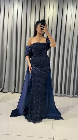 Straplez yaka ve boydan boya pul payet işlemeli Vücudu saran balık göz alıcı Lacivert Abiye 44