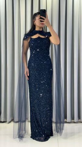Payetli, uzun, askılı ve tül pelerinli Lacivert  Abiye 44